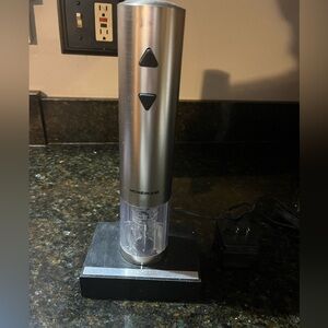 Electric wine opener